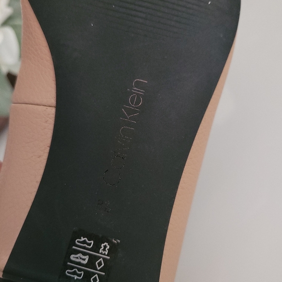 SOLD! Calvin klein flats/shoes - Picture 5 of 5